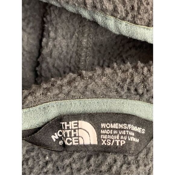 The North Face Womens Fuzzy Hoodie Sz Small Gray Zipped Pockets Long Sleeve Pull - Picture 4 of 5